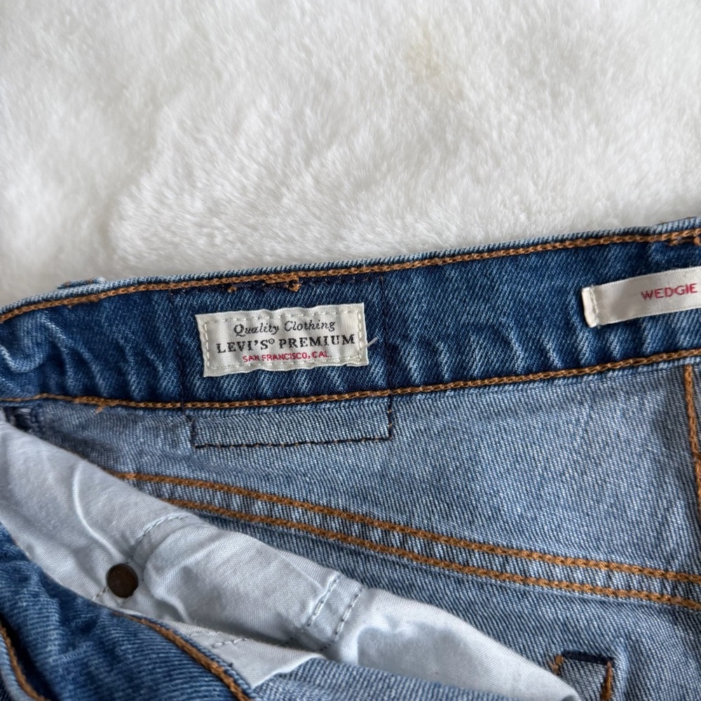 Levi’s The Wedgie Short Women’s Size 30 - Picture 8 of 9